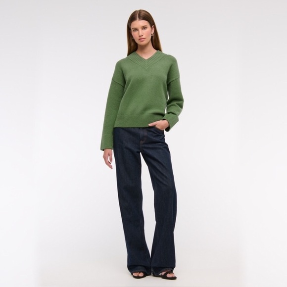 v-neck sweater - Picture 2 of 12